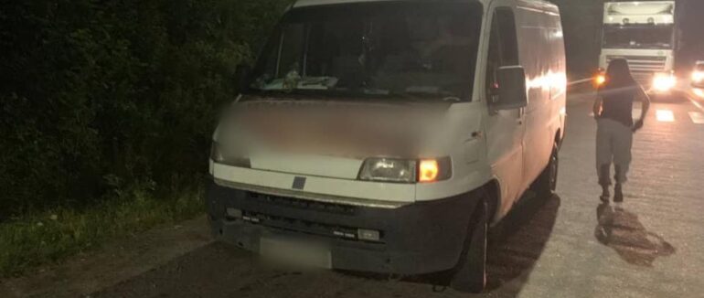 На Закарпатті вночі зупинили водія, який перевозив мотоцикл без реєстраційних документів