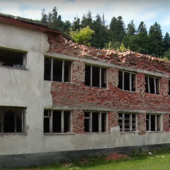 У Жденієві посеред селища можна побачити будівлі з минулого (ВІДЕО)