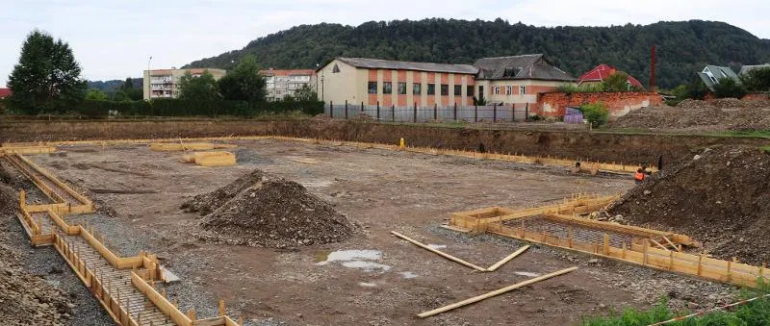 Унікальний проект: незабаром у Хусті з’явиться новий басейн