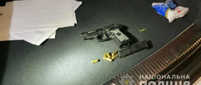 Хуліганські дії з стріляниною: на Закарпатті поліцейські затримали конфліктного мукачівця