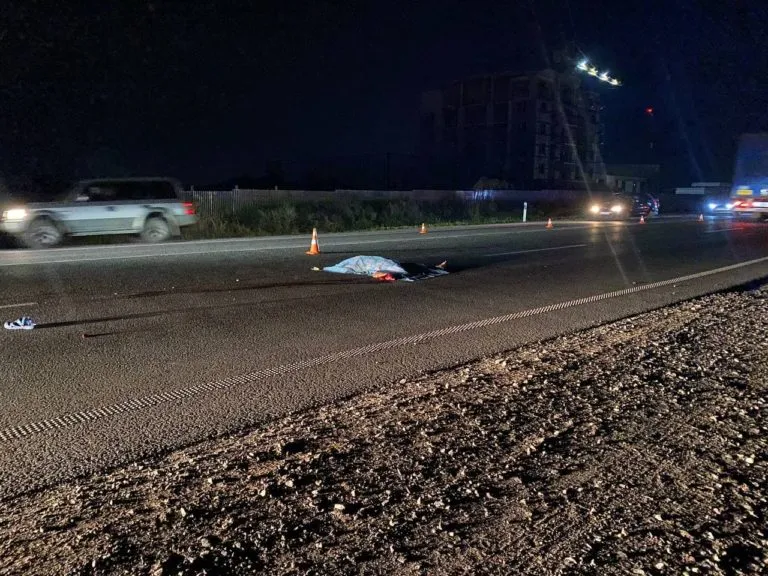 Жахлива аварія поблизу Львова: чоловіка розірвало на шматки і розкидало по проїзній частині