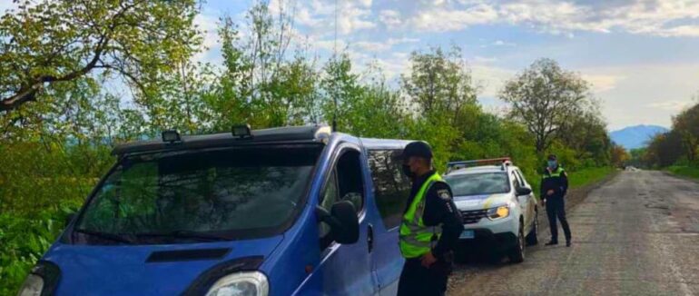 Закарпатські патрульні слідкуватимуть за водіями, які здійснюють пасажирські перевезення