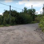 «Циганівський бережок»: На Ужгородщині люди обурені станом дороги у селі (ФОТО; ВІДЕО)