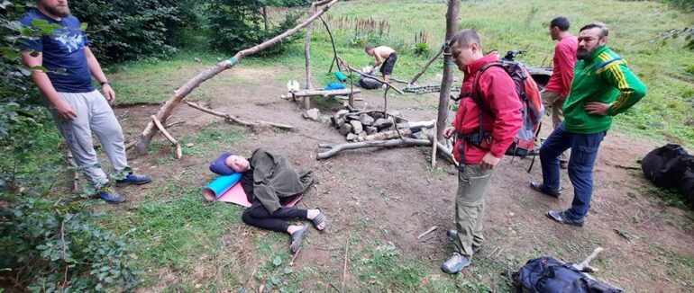 Туристу стало зле в горах: на Закарпатті рятувальники оперативно транспортували киянина
