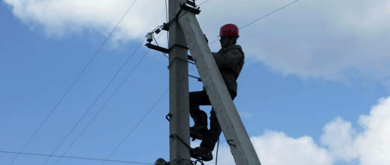 На Закарпатті після негоди відновлюють електропостачання