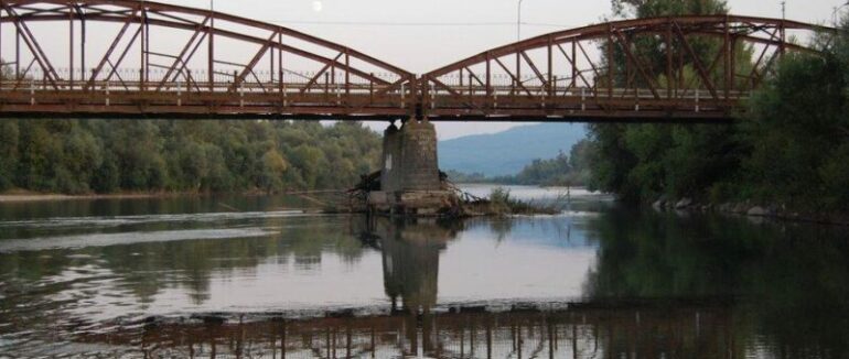 В селі на Хустщині молодик впав з мосту