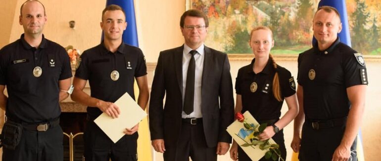 Закарпатських патрульних нагородили за врятоване життя