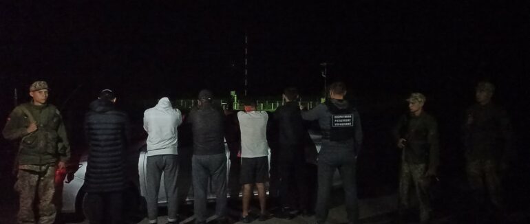 На Закарпатті затримали автомобіль з п’ятьма громадянами Узбекистану