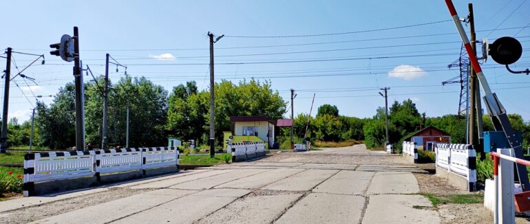 Закарпатські патрульні розповіли, скільки водіїв порушили правила руху через залізничні переїзди