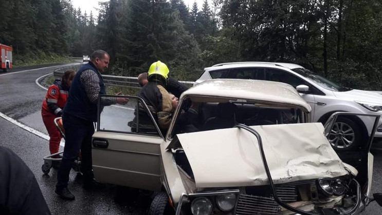 ДТП, аварія, легковики, Рахівщина, ВАЗ, рятувальники