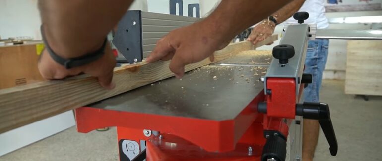 У Мукачеві відкрили соціальну столярну майстерню