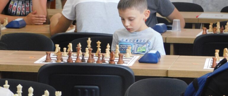 У Мукачеві розпочався ІІ дитячий шаховий турнір