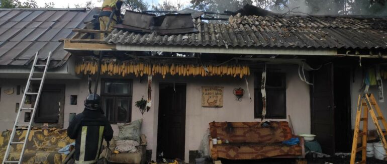 В Ужгородському районі горіла господарська споруда