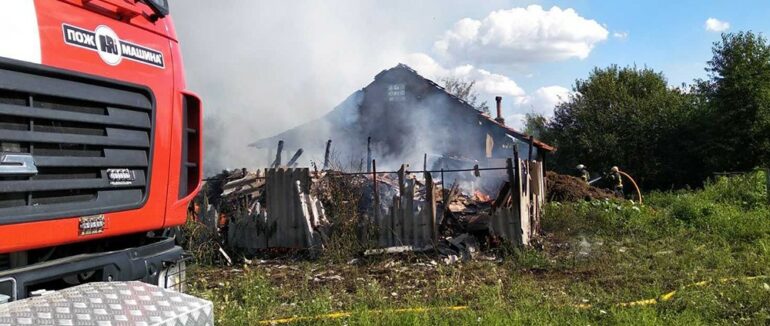 В Мукачівському районі вирувала велика пожежа: вогнеборці боролися з вогнем понад шість годин