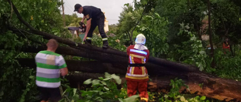 У ДСНС розповіли наслідки негоди на Закарпатті