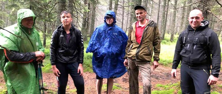 Закарпатські та франківські рятувальники відшукали в горах 14-річного хлопця