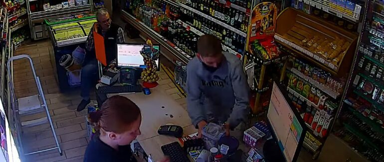 В Ужгороді хлопець викрав благодійну скриньку з грошима з магазина