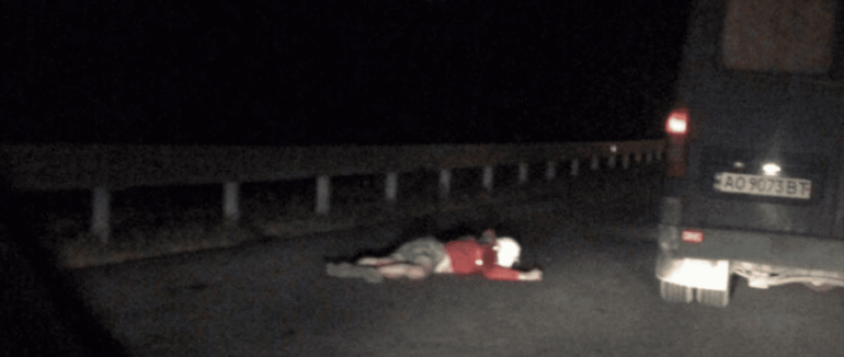 Нічна ДТП на Мукачівщині за участю мотоцикліста та вантажівки: одна людина загинула відразу