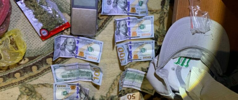 Раніше судимого 17-річного закарпатця знову затримали за розповсюдження наркотиків