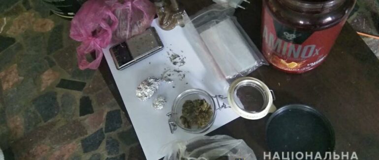 У мукачівця вилучили чверть кілограма марихуани та стебла коноплі