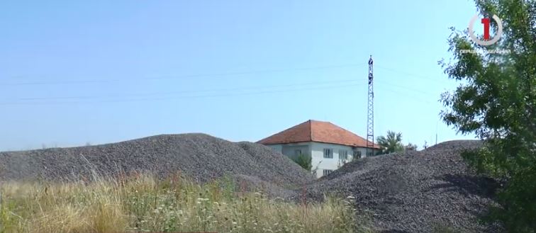 Кому належить та для чого призначений щебінь у Ракошині на Мукачівщині? (ВІДЕО)