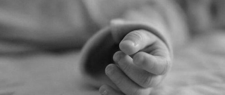 Вбивство через необережність: на Хустщині жінка задушила немовля