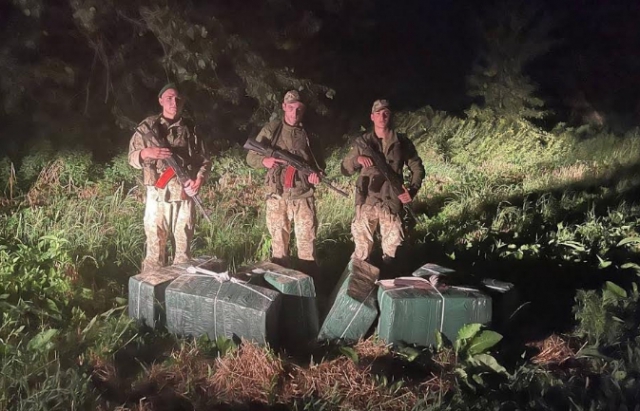 Протягом доби закарпатські прикордонники не допустили незаконного переміщення 7100 пачок контрабанди