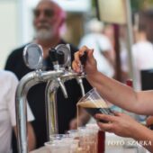 Можна скуштувати 100 видів пива: у Ніредьгазі розпочався пивний фестиваль SerFest