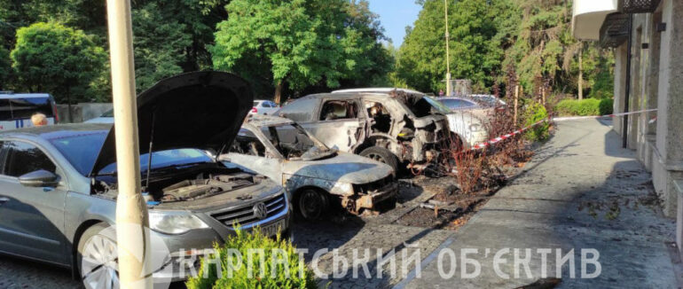 Ранкова пожежа на Ужгородщині: горіли автомобілі