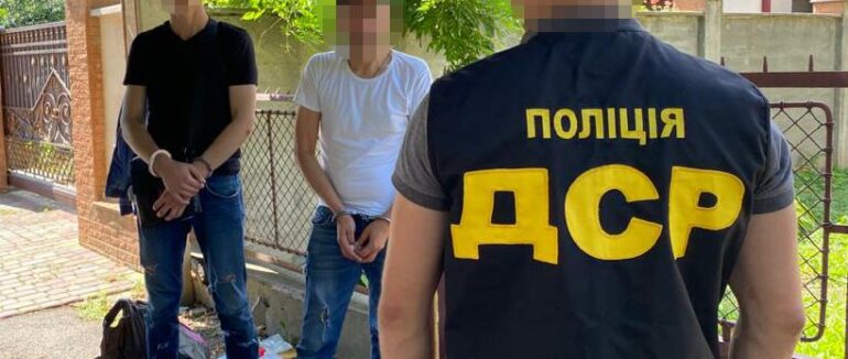 Серійні крадії на Закарпатті: поліцейські затримали організатора та учасників злочинного угруповання