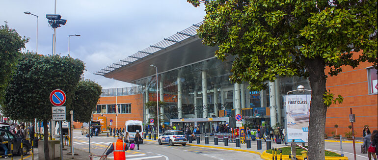 Людській підлості немає меж: українка померла в італійському аеропорту, після смерті її ще й пограбували