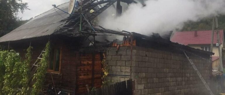Пожежа на Міжгірщині: горів гараж та житловий будинок