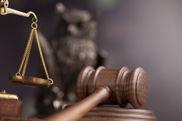 Гвалтівника випустили під заставу: на Закарпатті суд визнав невинним чоловіка, який знущався над дівчинкою