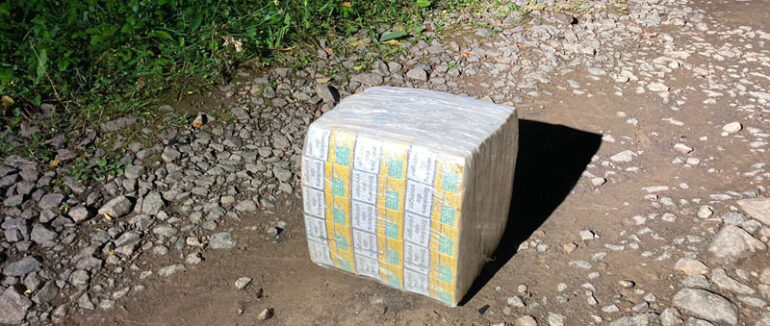 Вночі закарпатські прикордонники виявили у горах дрон з сигаретами