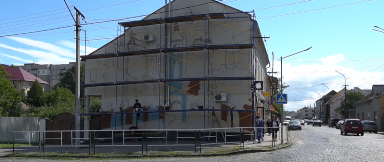 У Мукачеві художники створюють мурал