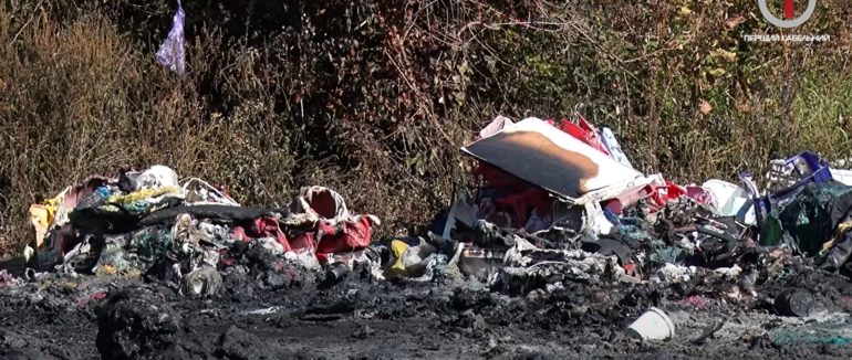 Підозрюють підпал: у Берегові згоріло 4 тонни вторинної сировини (ФОТО; ВІДЕО)