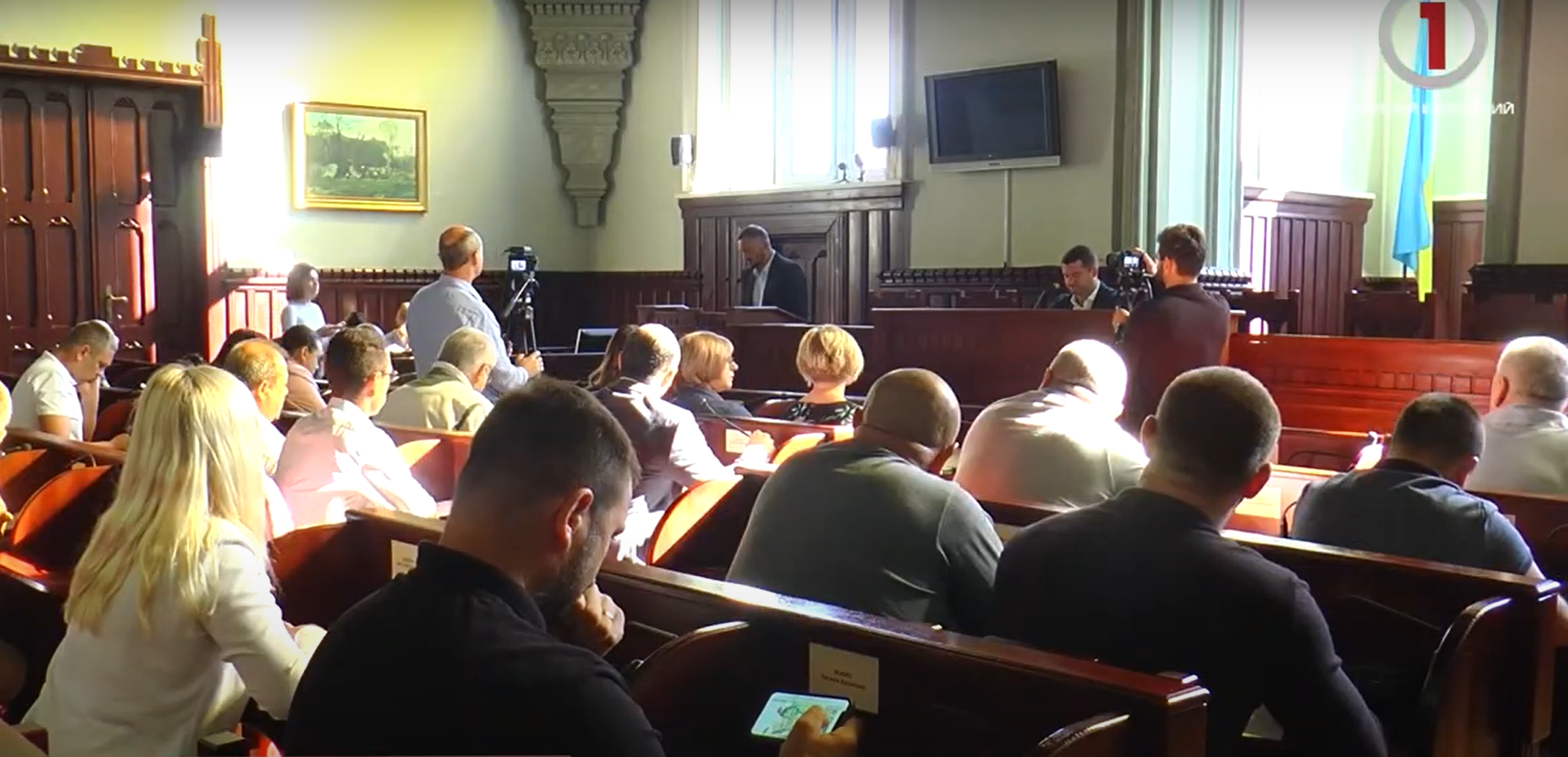 Автостоянки біля ЦНАПУ, матеріальна допомога і заклик до вакцинації: виконком у Мукачеві (ФОТО; ВІДЕО)