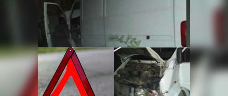 Не впорався з керуванням: у Мукачеві мікроавтобус влетів у паркан