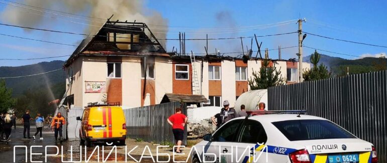 Масштабна пожежа на Мукачівщині: горить готель (ПРЯМА ТРАНСЛЯЦІЯ)