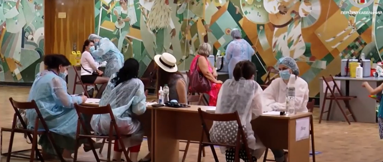 Через низькі показники вакцинації: з понеділка школи краю можуть відправити на дистанційне навчання (ФОТО; ВІДЕО)