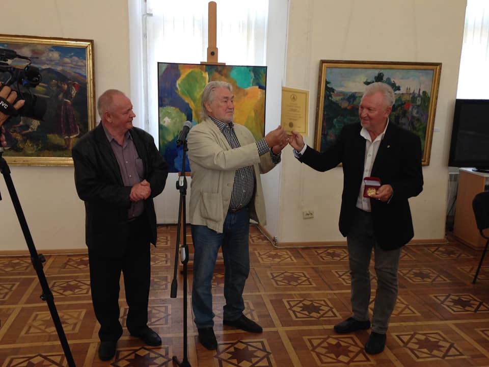 В Ужгороді закарпатські художники отримали “Золоту медаль”