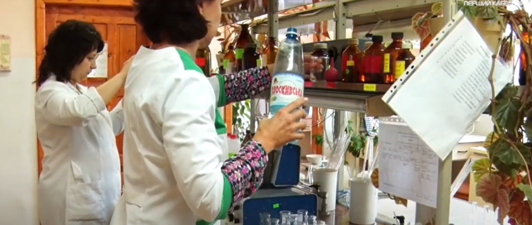 Моніторинг якості: за чистотою води у Мукачеві щоденно стежать в лабораторії (ФОТО; ВІДЕО)