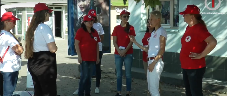 Ужгородців вчили швидко і правильно надавати першу домедичну допомогу (ФОТО; ВІДЕО)