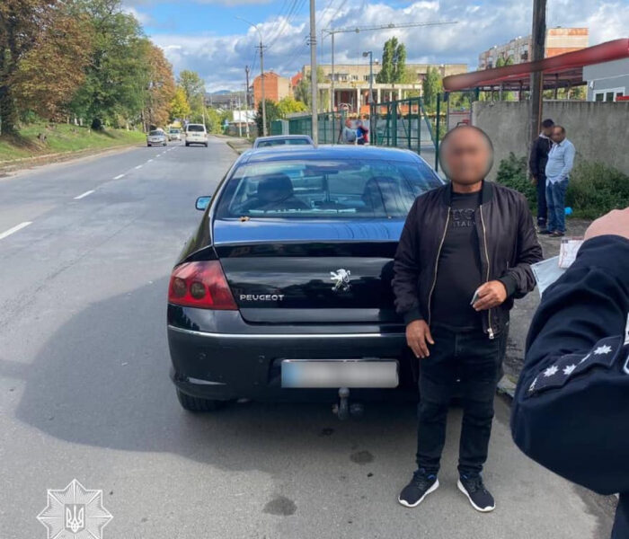 В Ужгороді водій пропонував патрульним хабар: чим все закінчилося