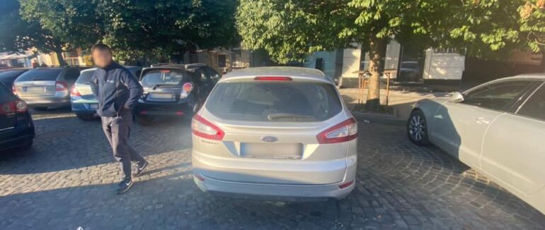 В Ужгороді шукають водія, який вчинив ДТП та втік