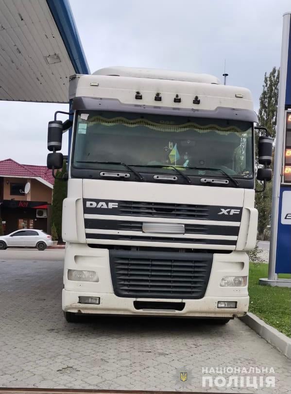 На Тячівщині затримали вантажівку з незаконною деревиною