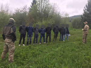 Переправлення нелегалів на Закарпатті та Львівщині: двох чоловіків посадять до в`язниці