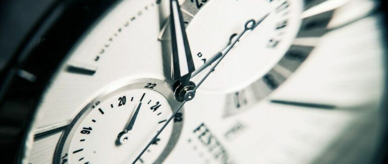 Коли переводять годинник на зимовий час 2021: дата та умови