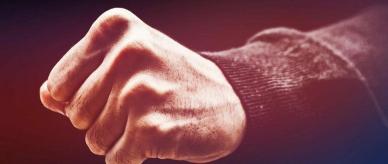 Бійка у Мукачеві: чоловік попільничкою розсік голову знайомому