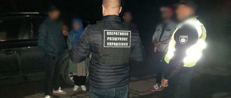 Возив нелегалів до кордону: на Закарпатті киянина взяли під варту